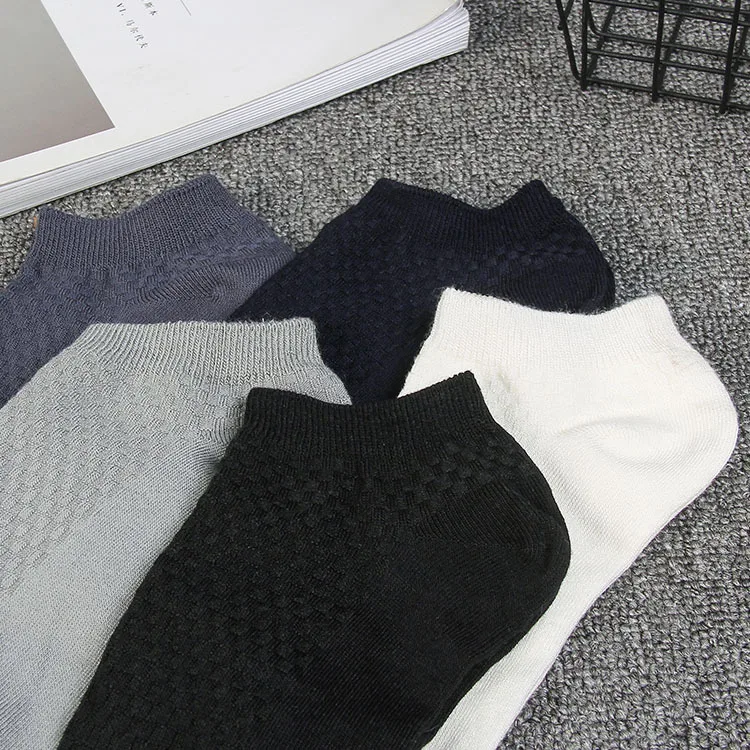 
Hot Sell Bamboo Fiber Men Sports Socks Bamboo Charcoal Socks Sweat Absorption Deodorant Ship Socks 