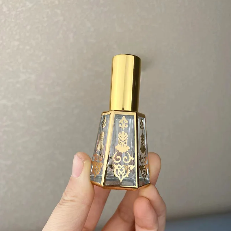 Luxury Electroplating Golden Pattern Glass Spray Bottle 15ml Mini Pyramid Shape Refill Fine Mist Perfume Bottle