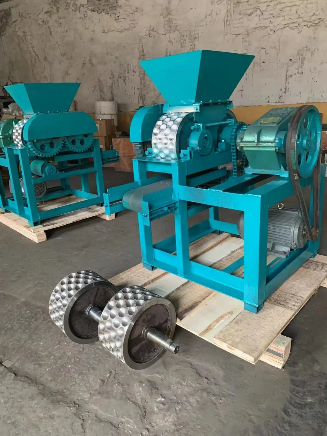 BBQ Charcoal briquette making machine / coal powder ball press machine / charcoal ball press machine