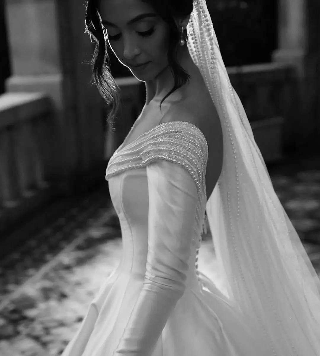 Ruolai WTH021 Elegant Wedding Dresses 2024 Pearls Modern Bridal Boho Dress Sweep Train A-Line Satin Wedding Ball Gown Plus Size