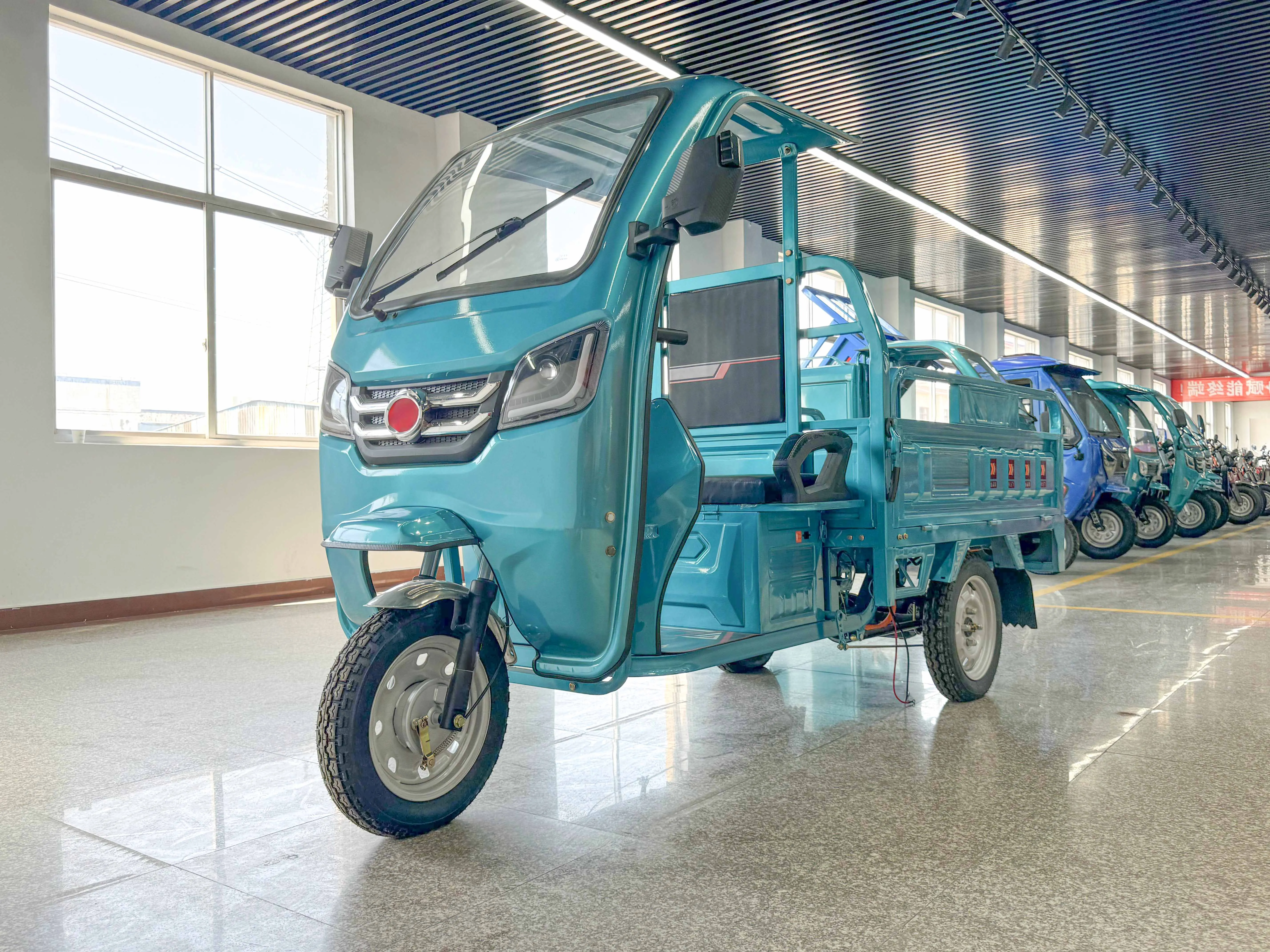 LB-3W17D Big Power Half Closed Cabin Electric Cargo Trike Electric Freight Truck