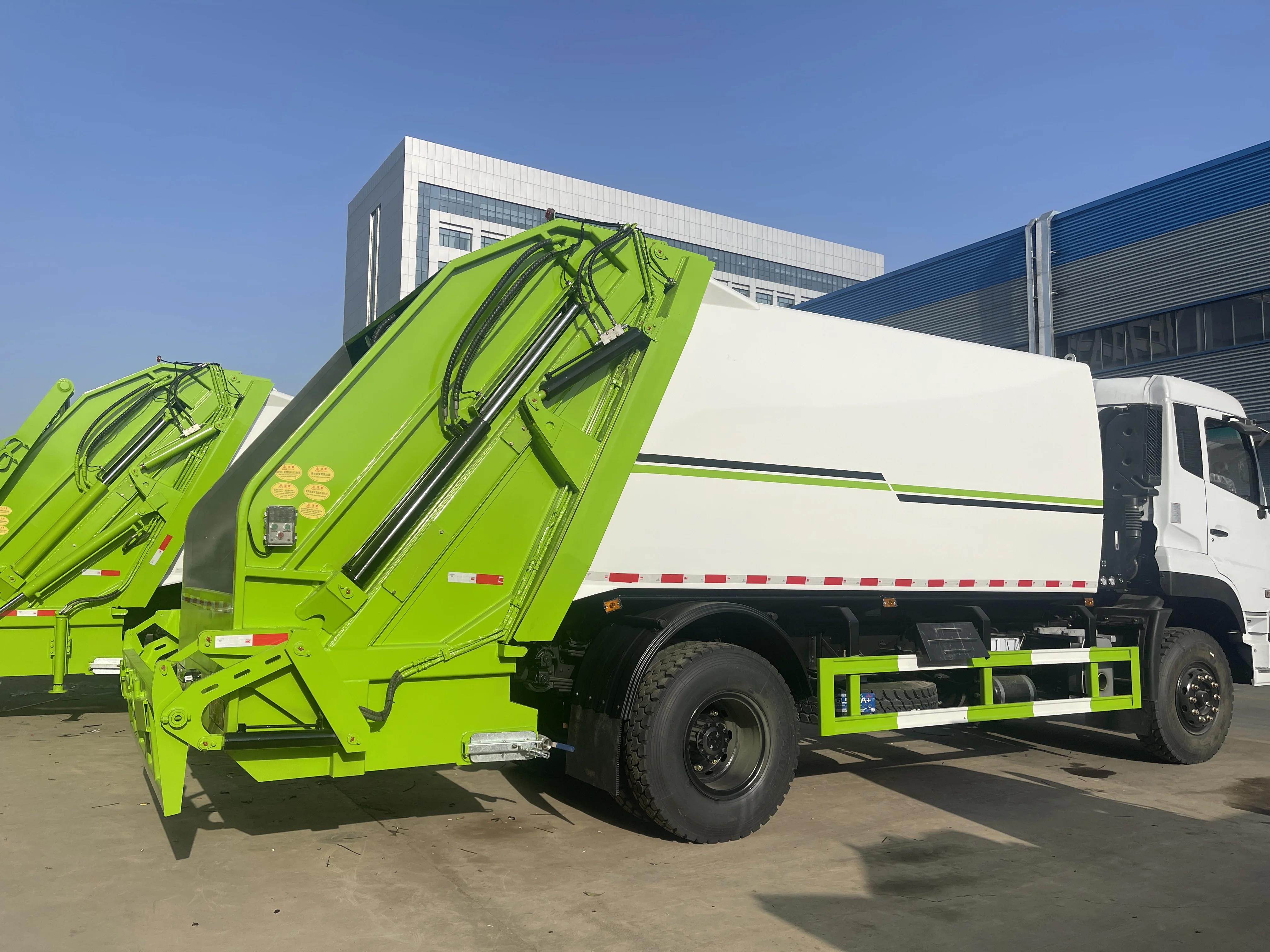 China Brand 4X2 Compressed Refuese Garbage Rubbish Transport Recycle Truck Garbage Compactor Truck