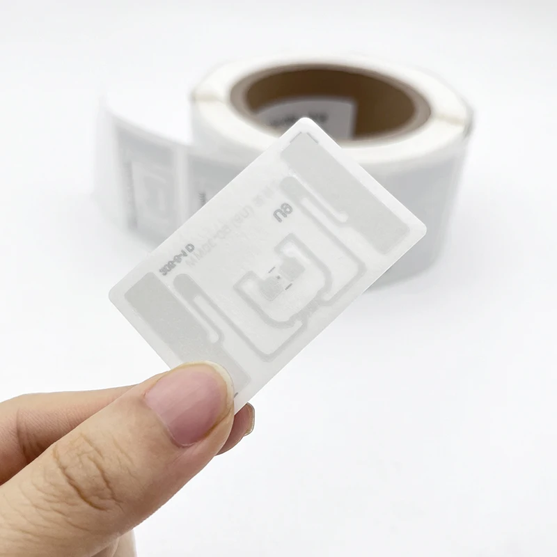 Professional RFID Tags Manufacturer 860-960mhz RFID UHF Antenna RFID Apparel Tags Label Sticker in Roll