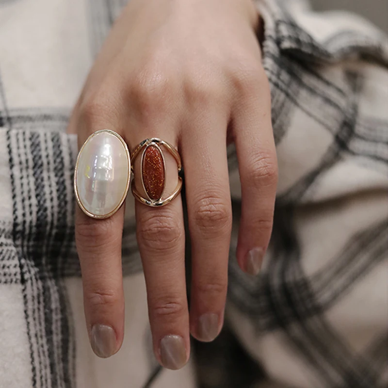 Trendy Big Oval Shape 3D White Acrylic Finger Ring Female Large Gold Geometric Rings Women Vintage Textured Statement Jewellery