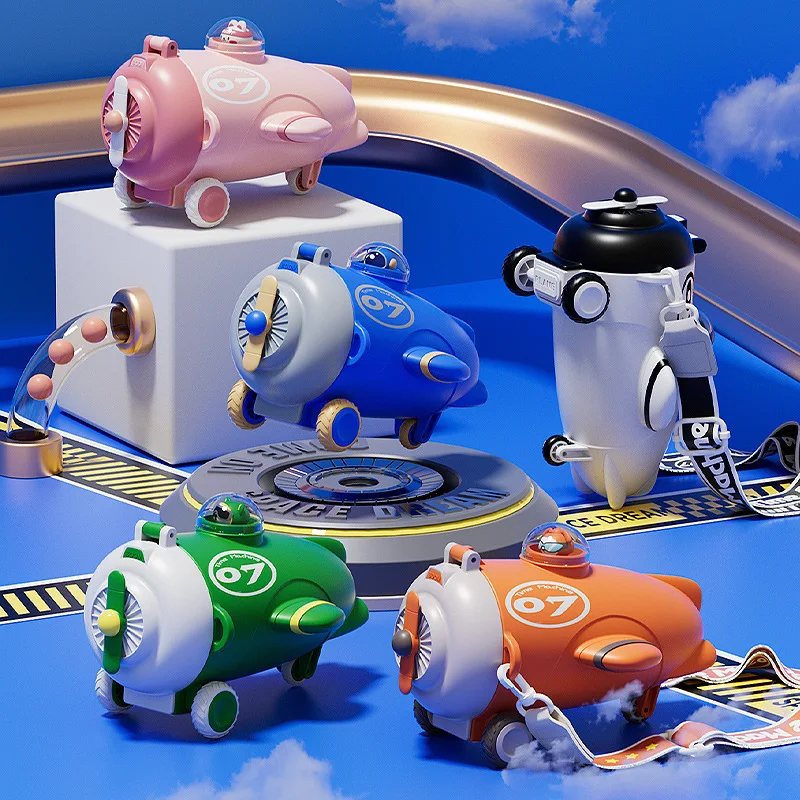 Детская пластиковая бутылка с колесом