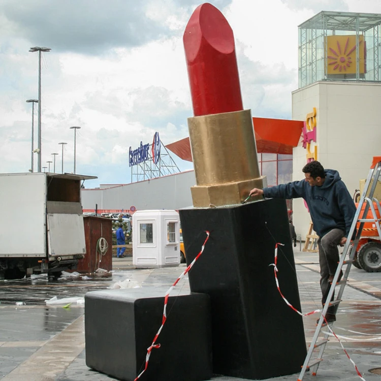 Super large cosmetic display props simulation lipstick statue resin lipstick art sculpture