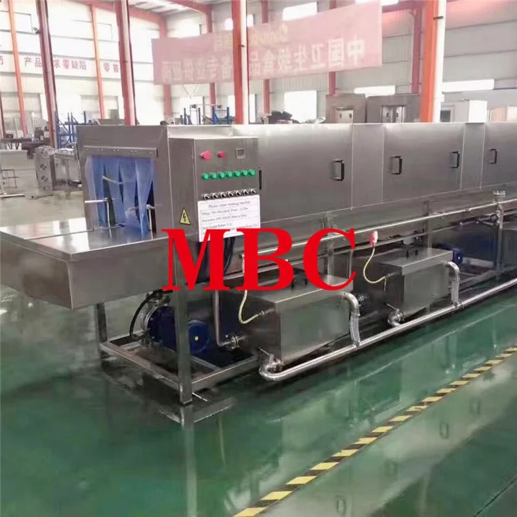 Automatic plastic pallet cleaning machine