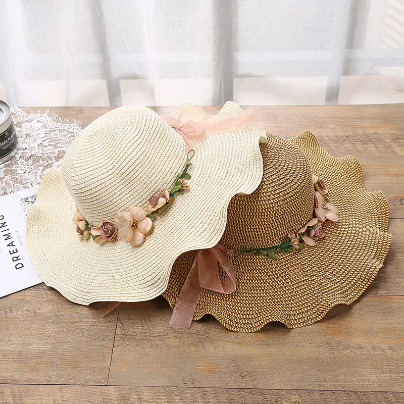 Wholesale Women Summer Wide Wave Brim Flower Beach Fashion Hats Ladies Outdoor Bucket Hat Breathable Sun Straw Hat with garland