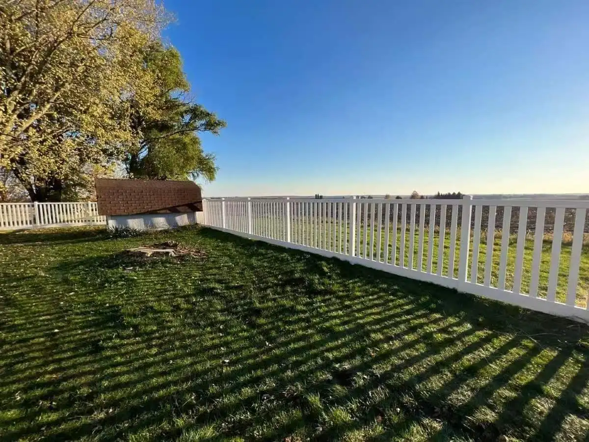 wholesale 5 feet high Vinyl PVC garden fence closed straight white picket fence