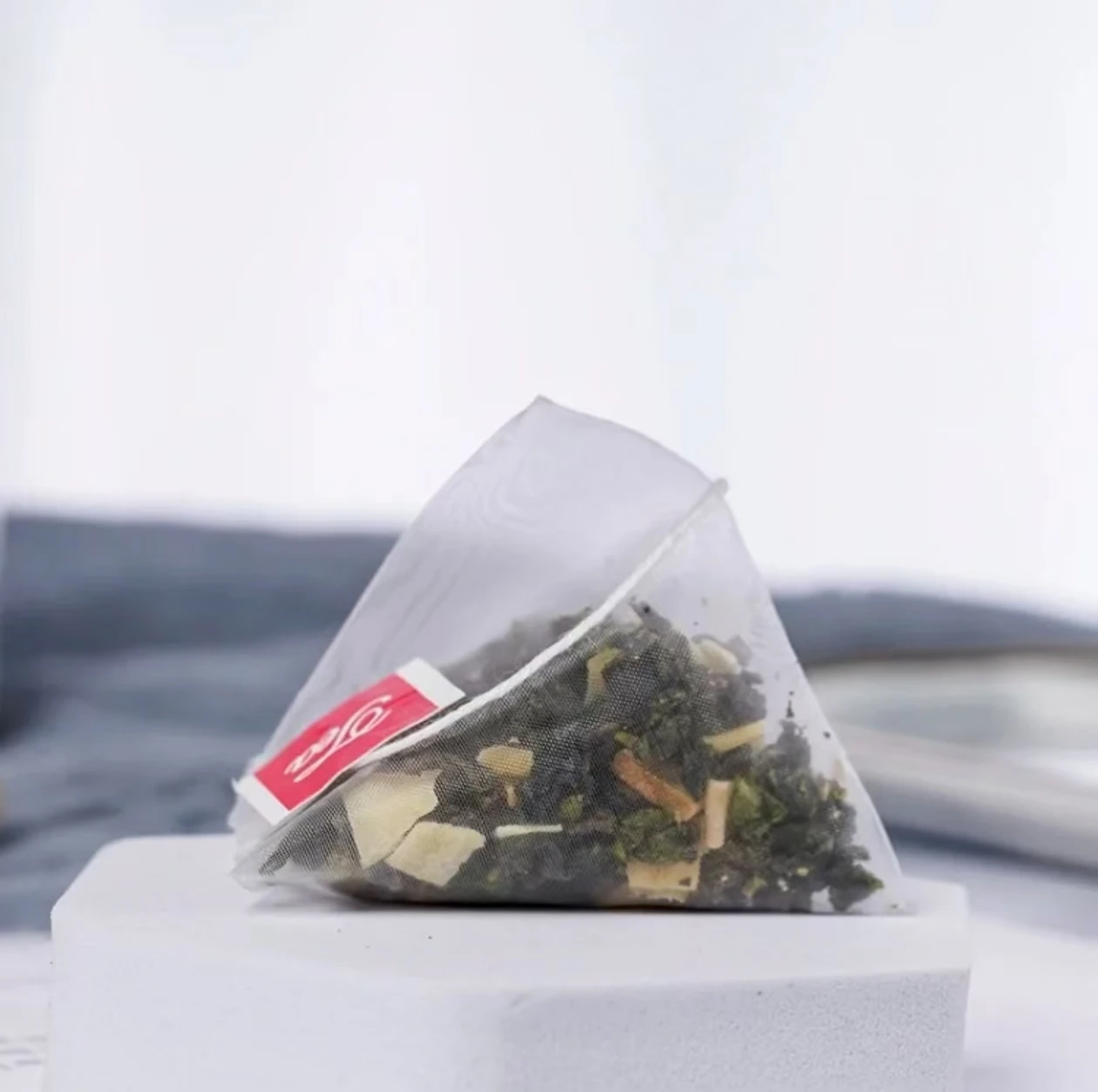 Manufacturer Direct Sales of Blended Peach Oolong Tea Customizable Box and Bottle Packaging Wholesale Triangle Tea Bag