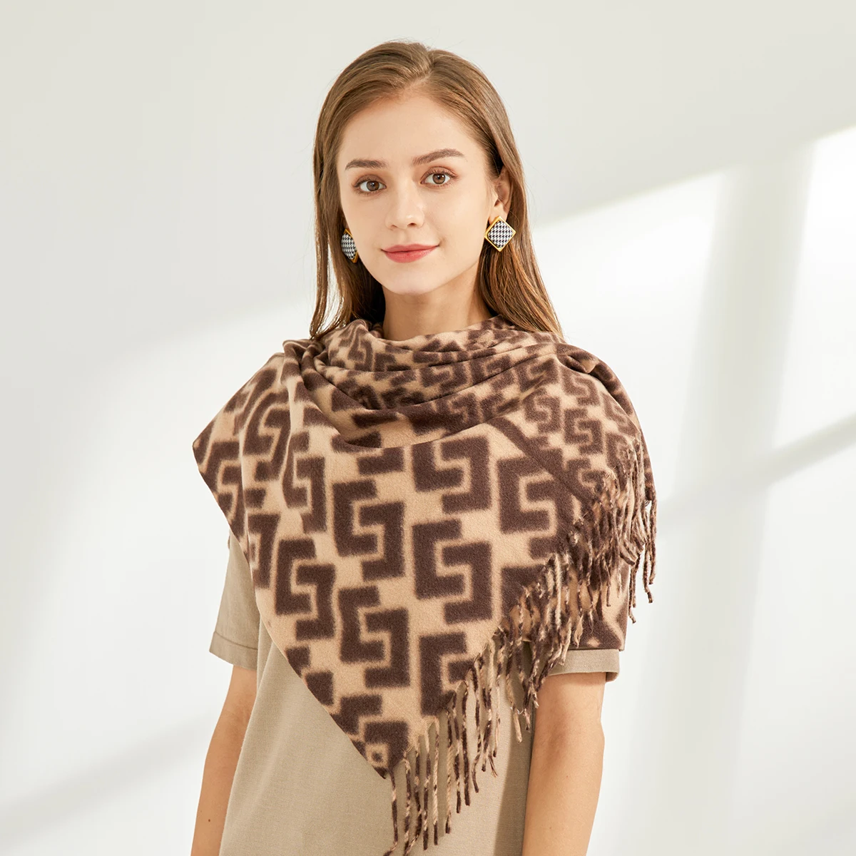 Wholesale Fashion Warm Thick Tassel Plush Pashmina Scarves Shawls Custom Print letter Winter Cashmere Scarf Women