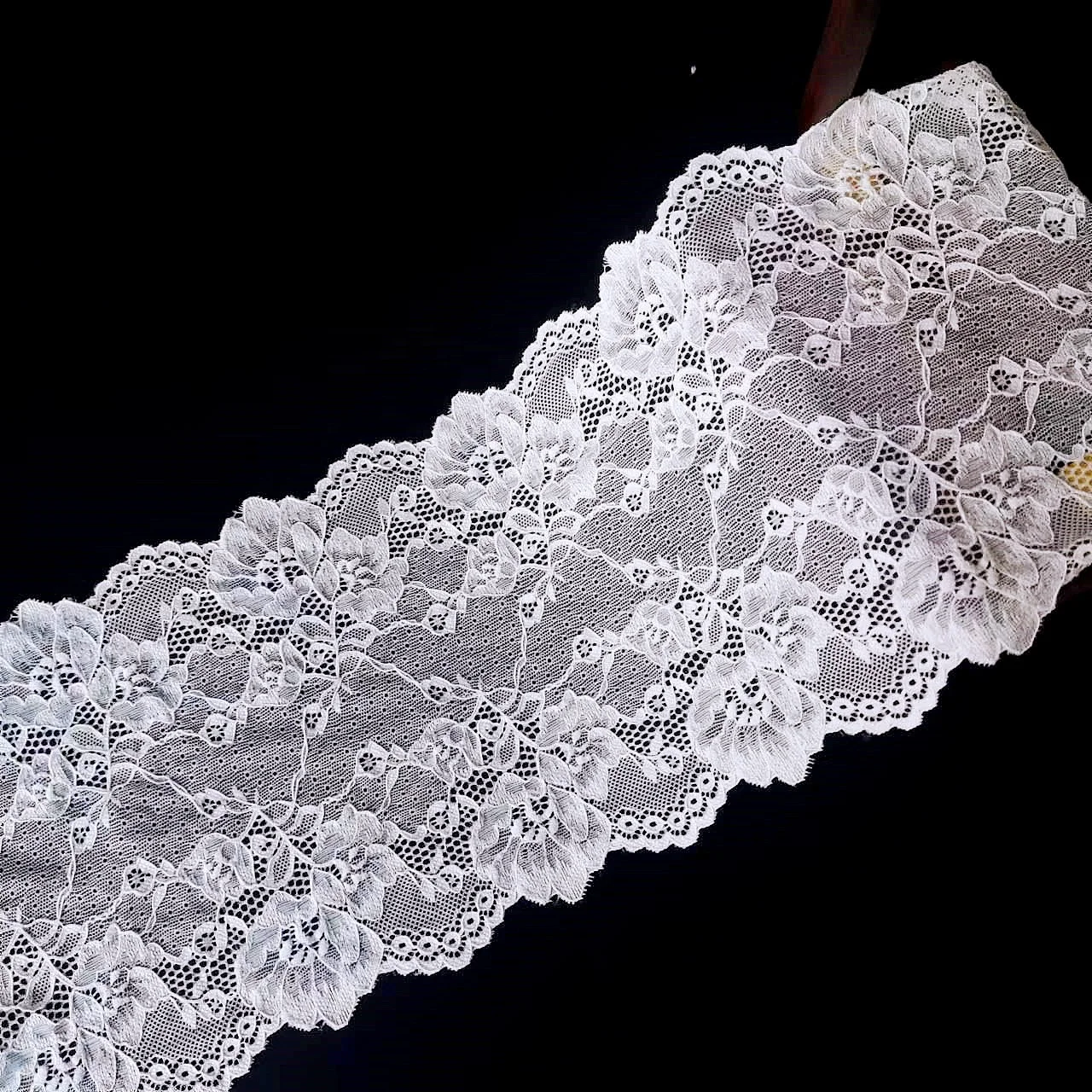 057706 Single Color Flat 19 Cm French Floral Stretch Lingerie Jacquard Mirror Lace Yard Swiss Lace Ribbon Lace Trim