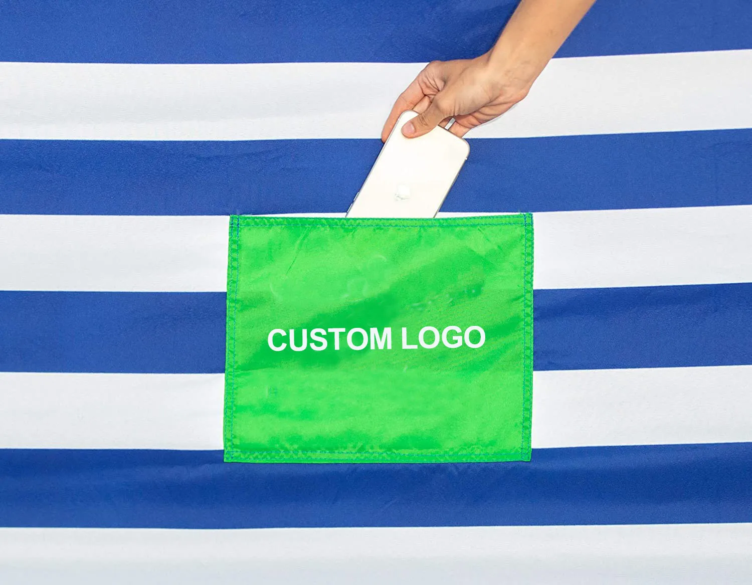 Large Lightweight Compact Foldable Polyester Wood Pole Sun Shelter Beach Fence Camping Beach Windbreaker Screen Tent