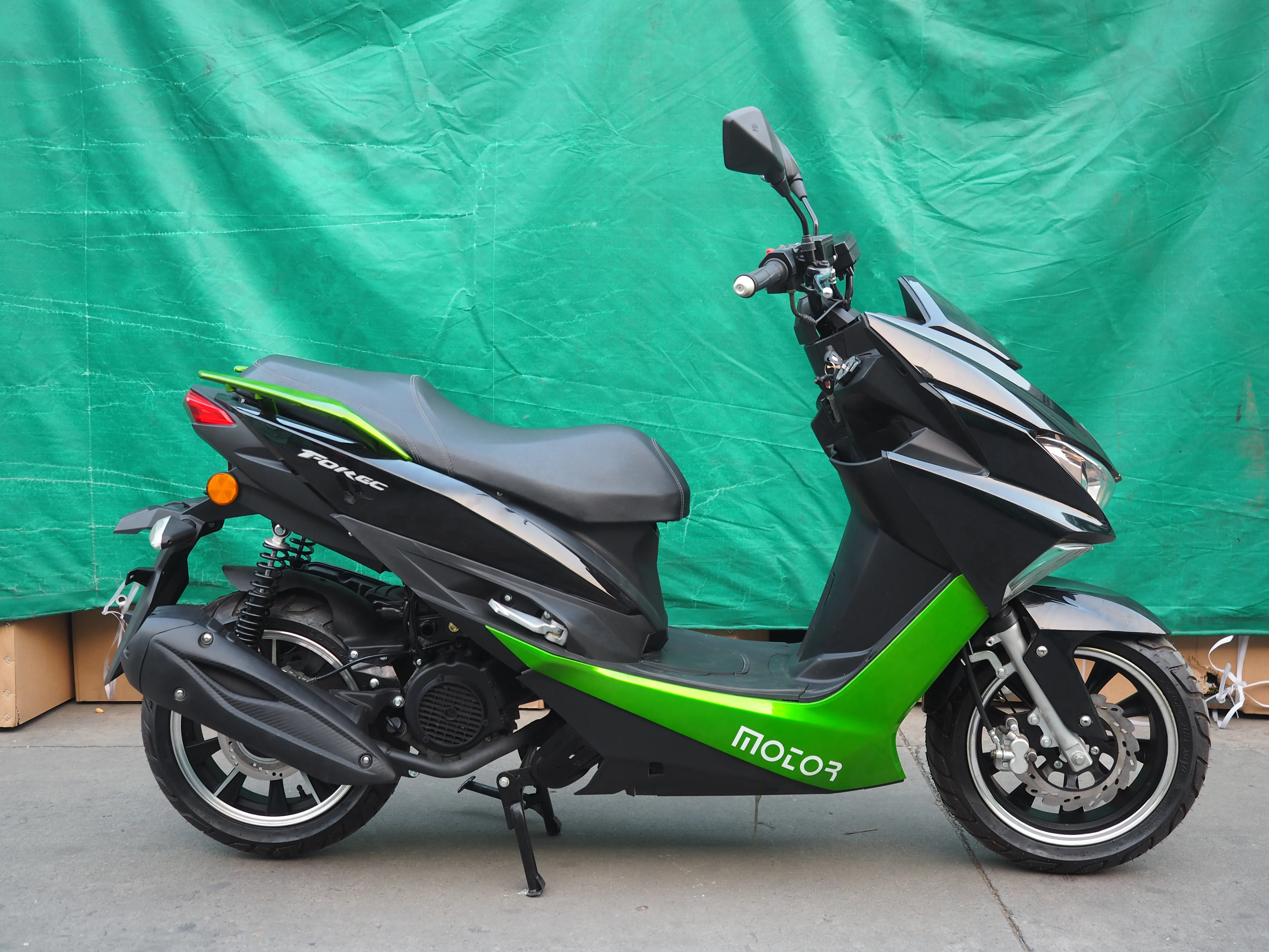 High Quality 4 Stroke 125cc 150cc motorcycle scooter for adult