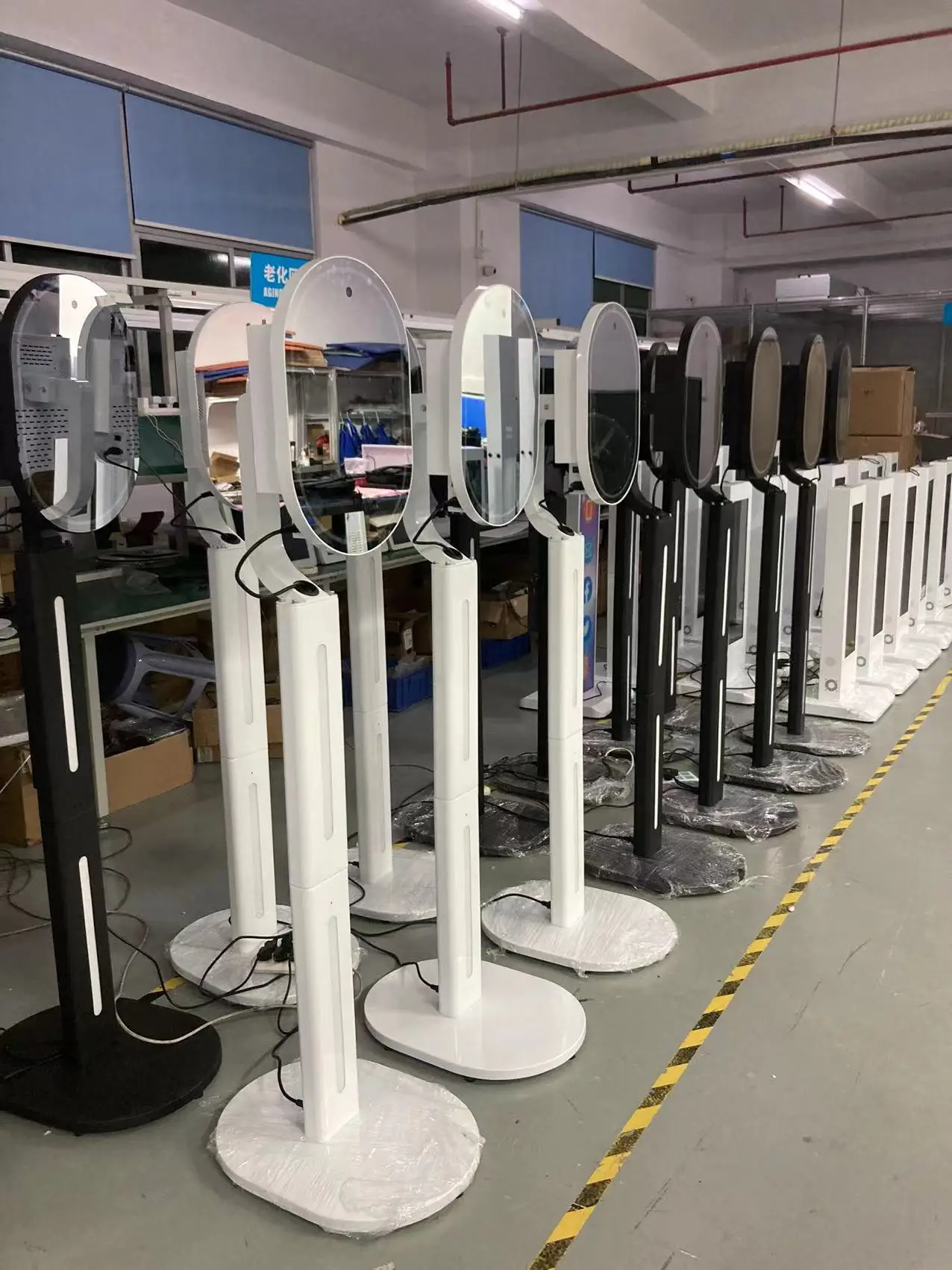 Black And White Color Optional 13.3Inch Mirror Photo Booth With HD Camera USA Warehouse Stock Available