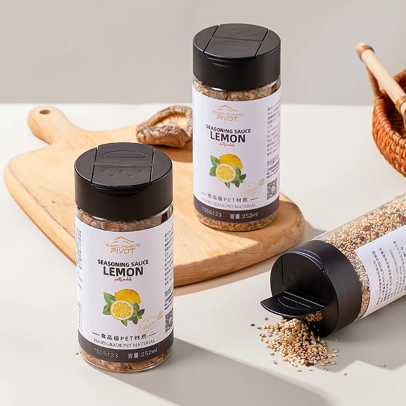 China manufacturer 252ml PET clear round pepper chili powder sesame shaker bottle condiment plastic salt and pepper shaker jar