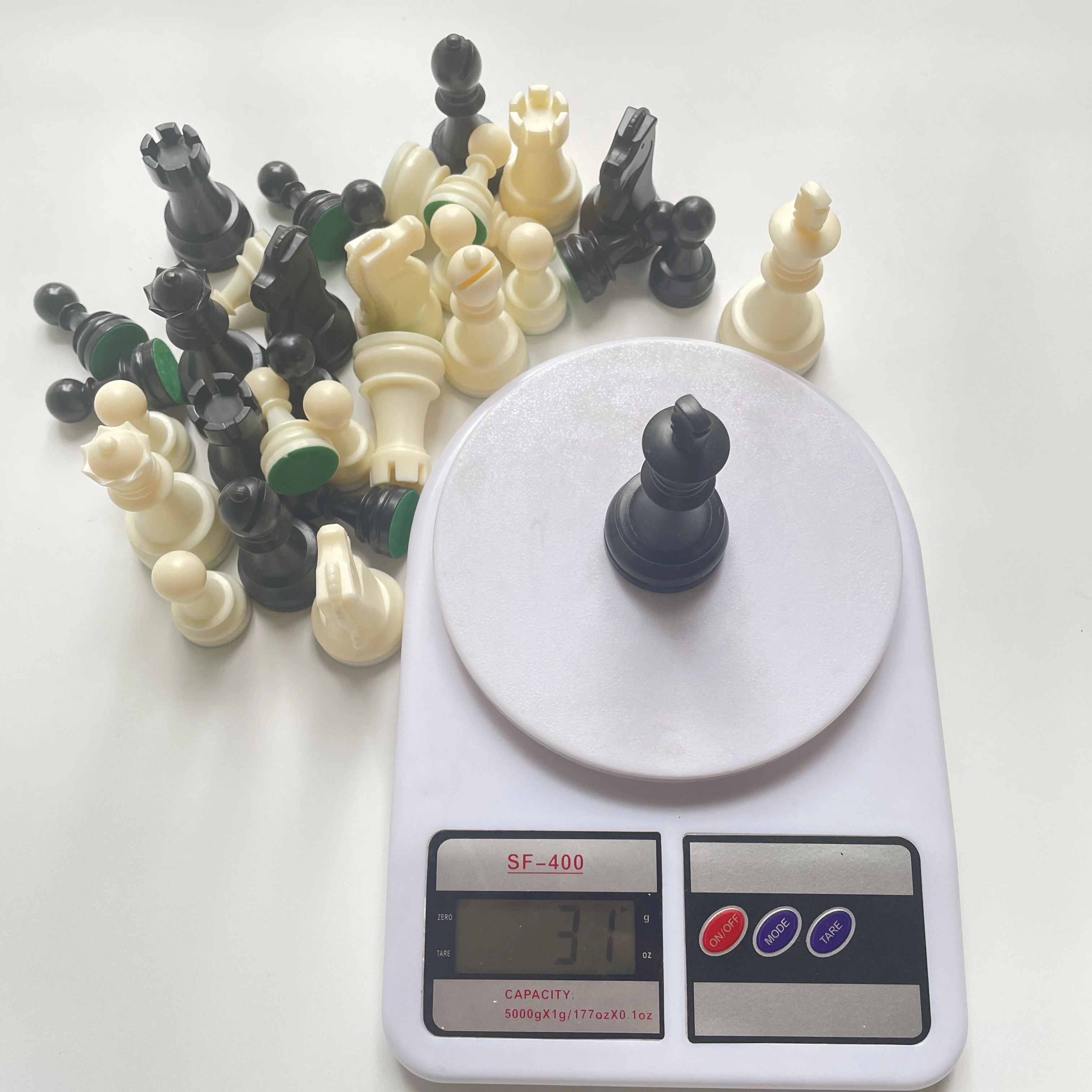 Customization New Plastic Chess Pieces King Height 85mm Portable International Chess Game Piece Set