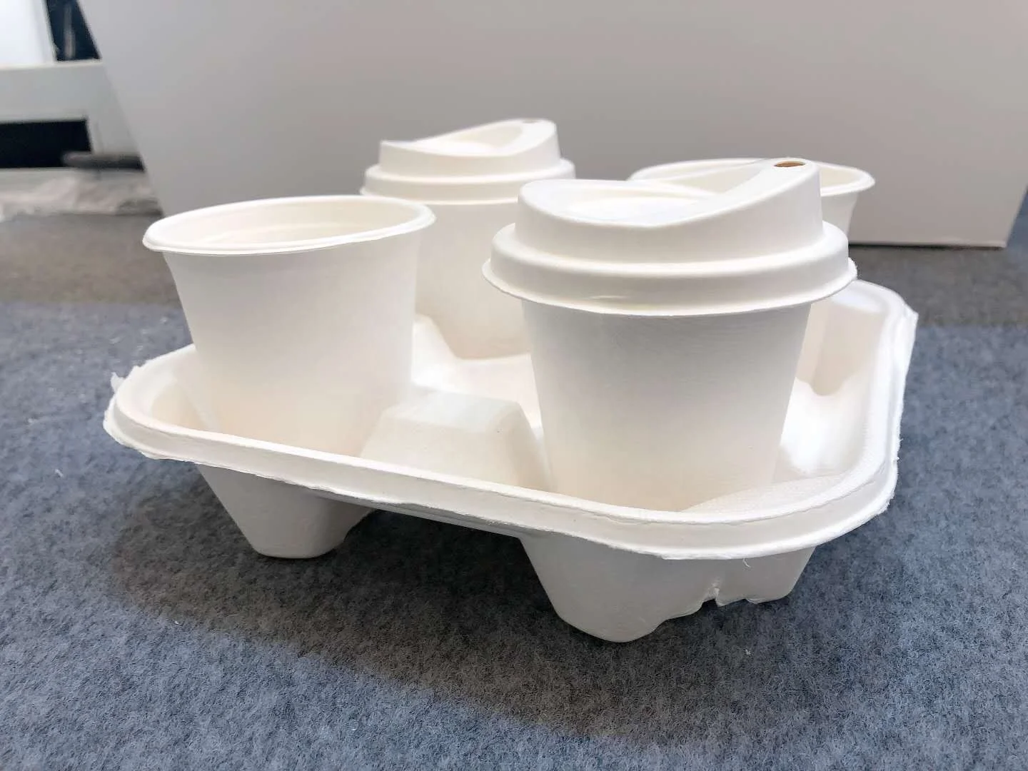Top Seller Biodegradable disposable sugarcane paper hot drink holder 4 cups coffee carrier