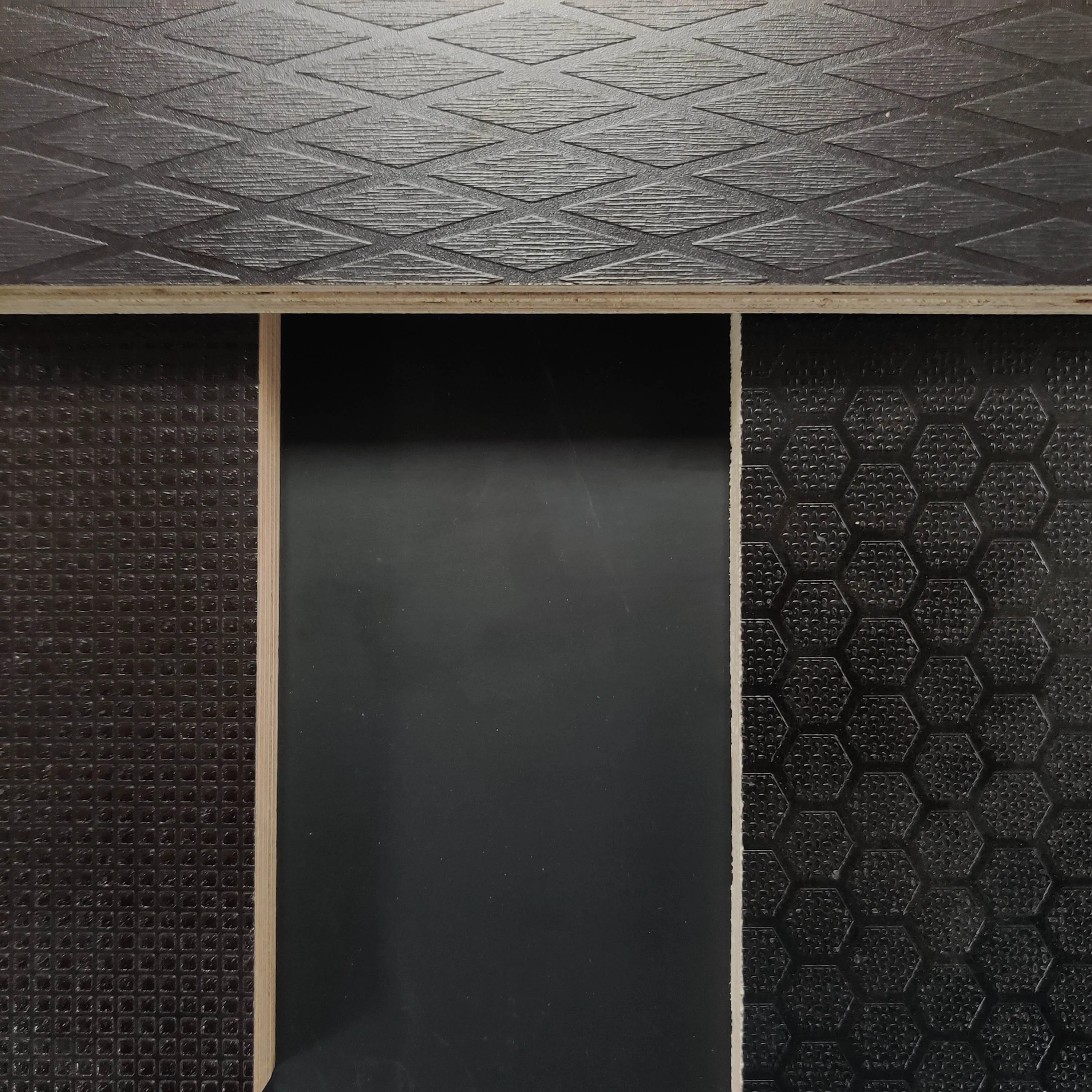 1220x2440x20mm Black Film Faced Plywood 18mm wire mesh anti-slip shuttering plywood for construction concrete