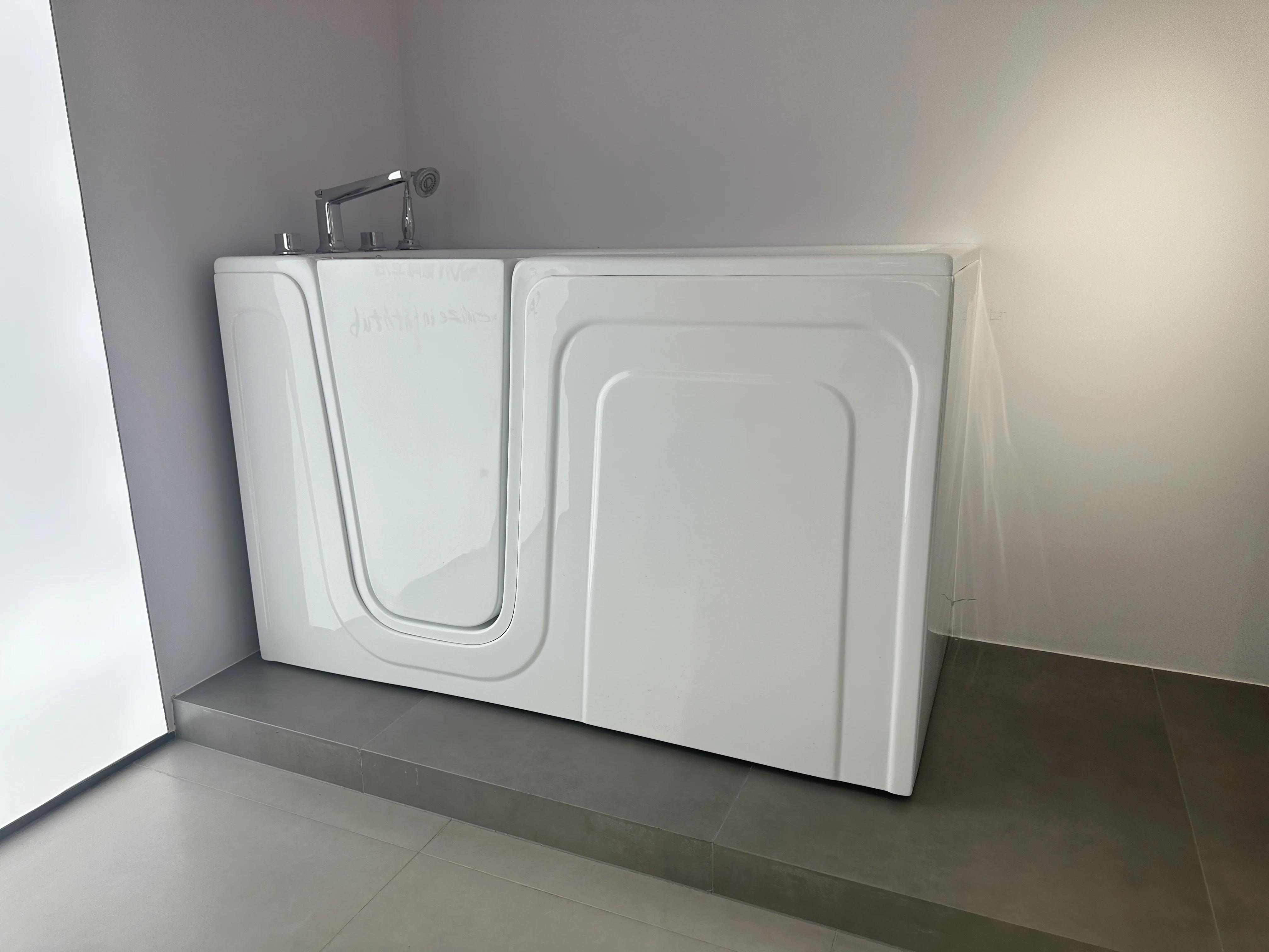 Hydrorelax Современная отдельно стоящая акриловая гидромассажная Ванна доступная для пожилых людей с ограниченными возможностями массажа двери ванные комнаты отелей
