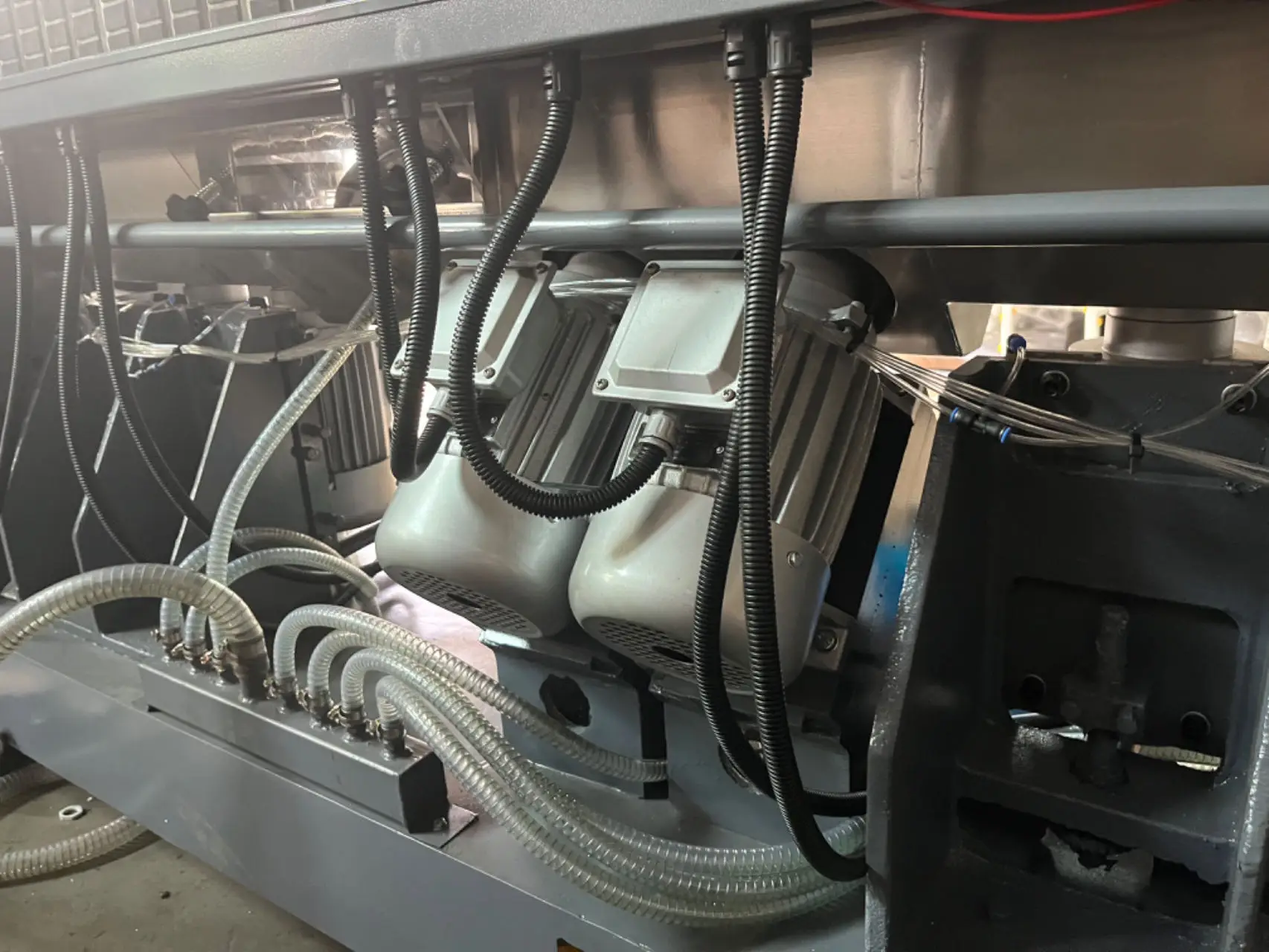 Most Popular 9 Spindles Glass Edge Grinding Machine Straight Line Glass Edging Machine For Tempered Glass Factory