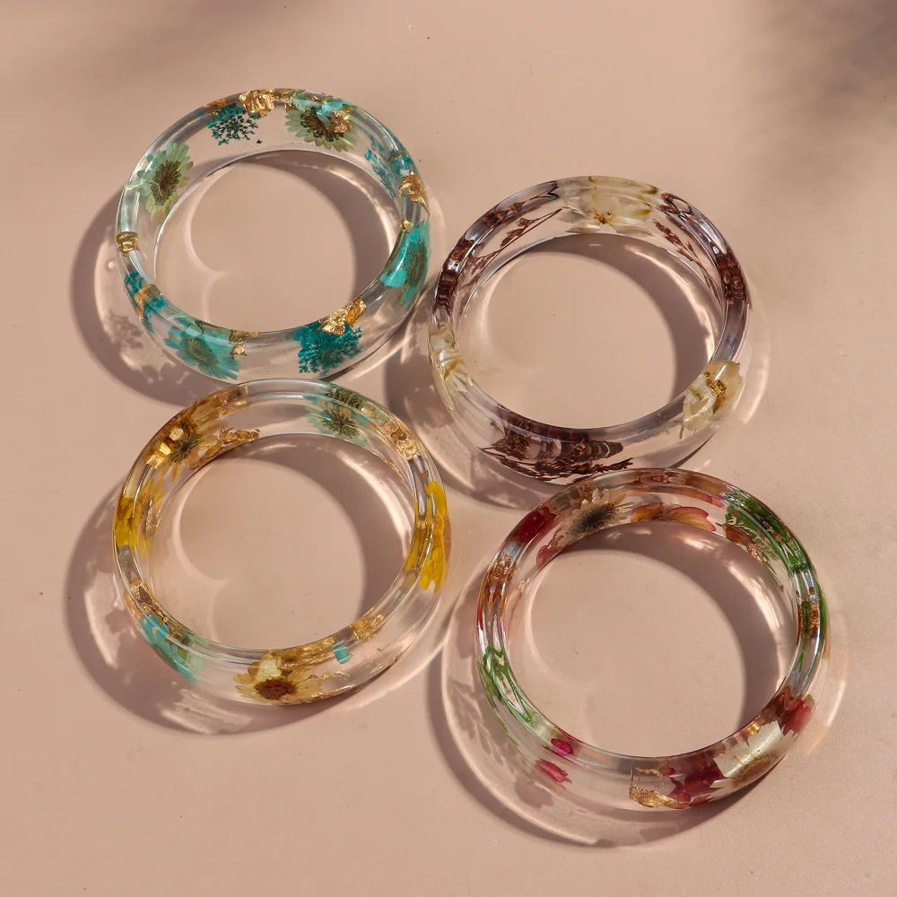 2025 Popular Leisure Resin Bangle Bohemian Colorful Romantic Dry Flower Transparent Wide Acrylic Bracelet for Women