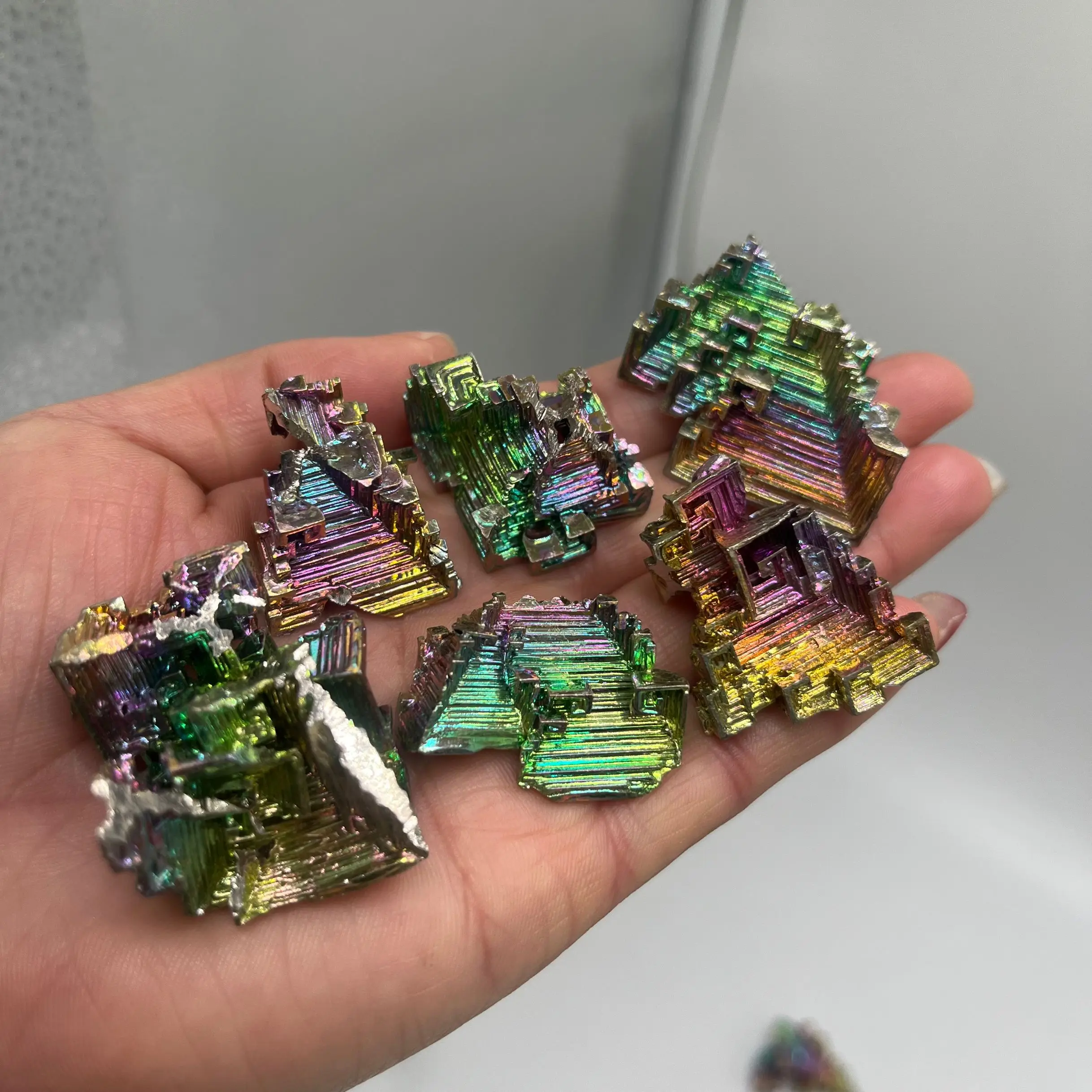Wholesale natural Crystal  Healings Stone  Metal Shaped Rainbow Mineral Ore Bismuth
