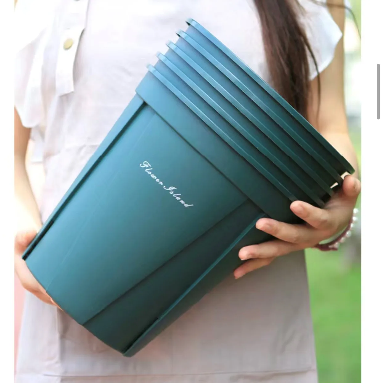 Wholesale flower pots, resin flower pots, suitable for rose and rose trees and green plants are sold at low prices