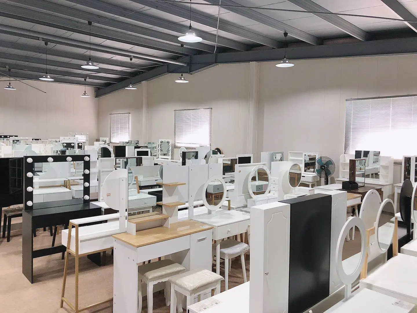 Metal Wood  Studying Table Office Desk With Storage Office Desk For Bedroom Home