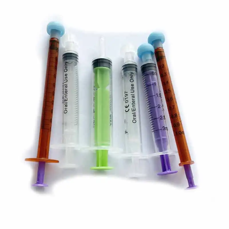 Plastic disposable pet, poultry, and livestock vaccine syringes for veterinarians, drug feeding needles, suitable for various an