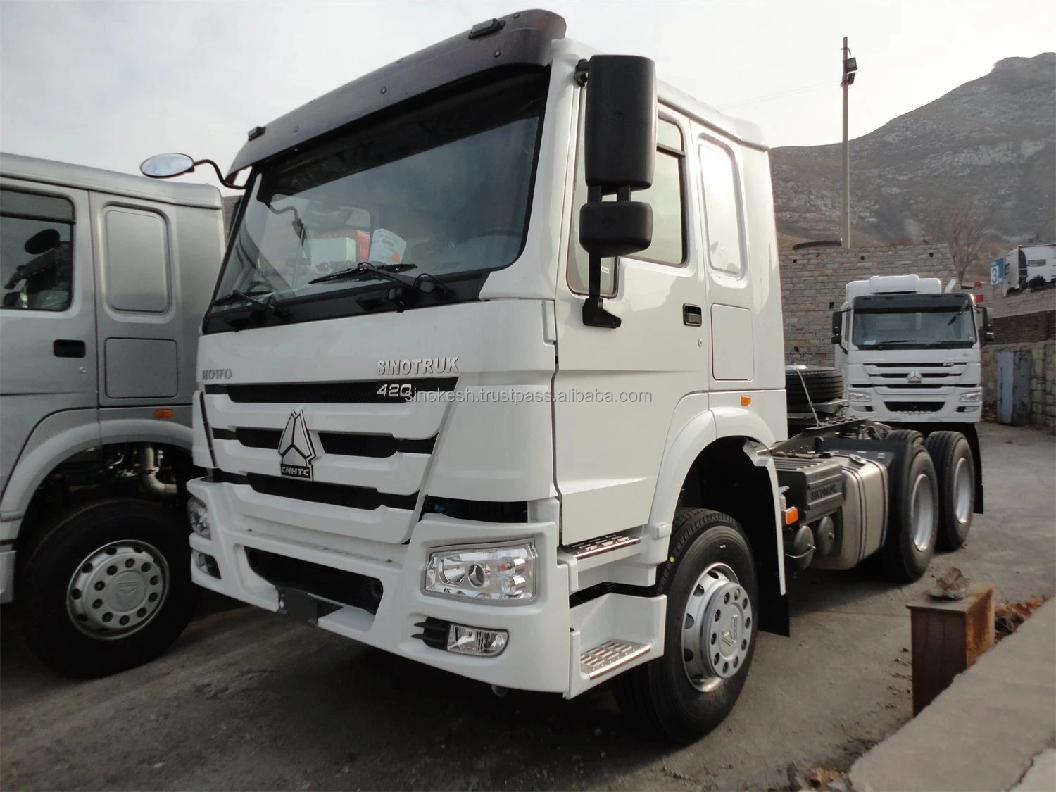 Тяжелый трактор sinotrux 6x4 420 л.с. 375