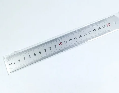 Металлическая линейка из нержавеющей стали для измерения