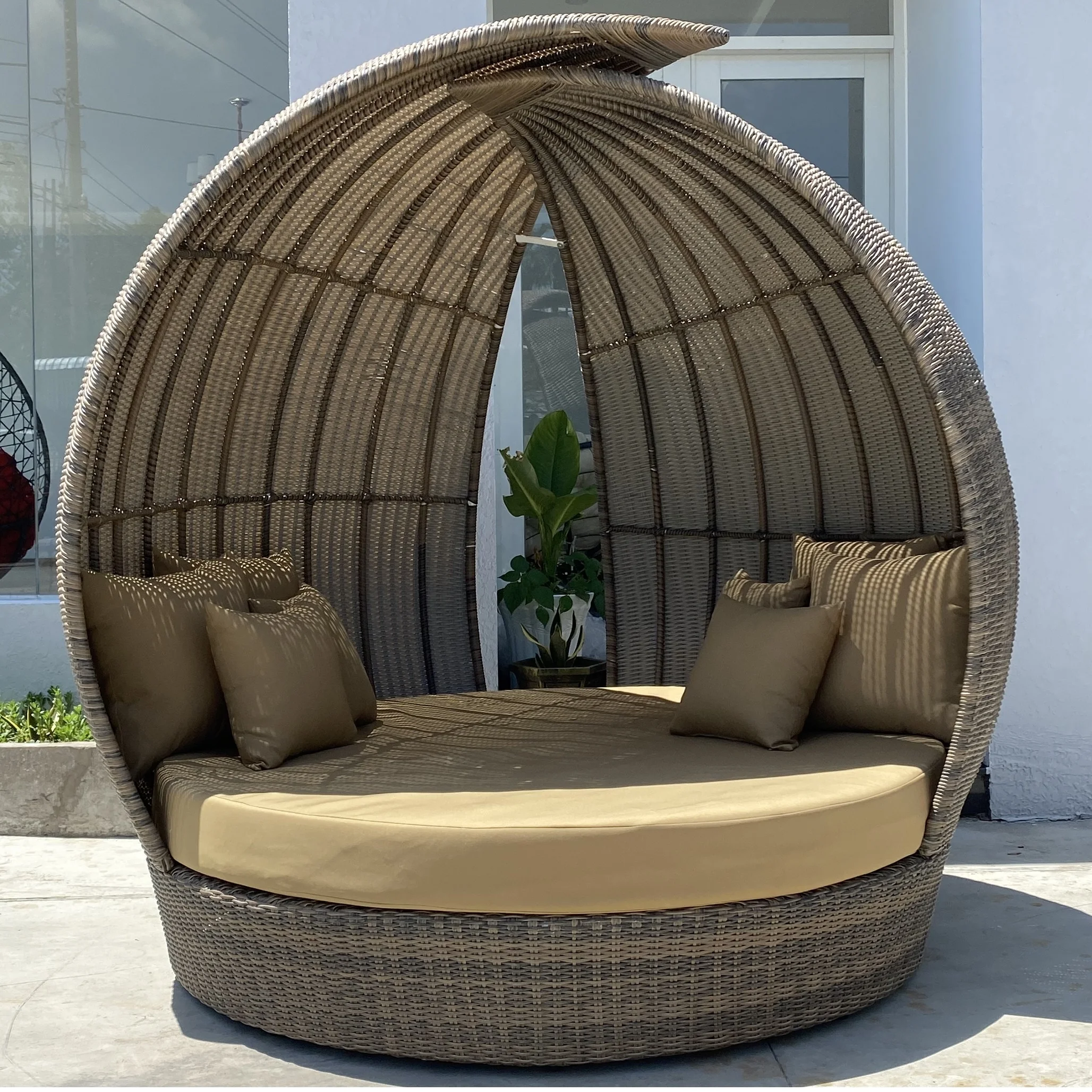 
Great Summer Patio Outdoor Wicker Rattan Round Lotus Pool Sunbed Brown Cushion / Wicker Rattan Outdoor Sun Lounger With Canopy 