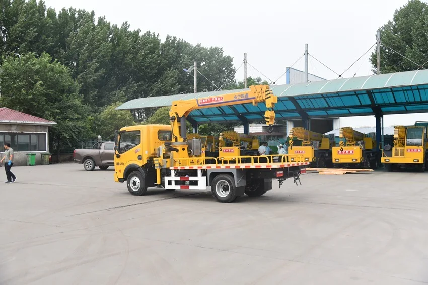 Mini Dongfeng Truck Mounted Crane with 5 Ton Outrigger New 10 Ton Hydraulic Cylinder Weichai Engine Liyuan Pump for Construction