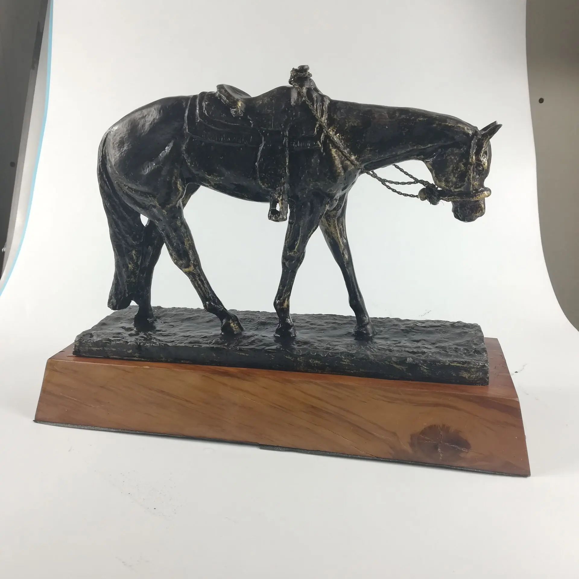 factory wood base metal antique bronze resin trophy horse