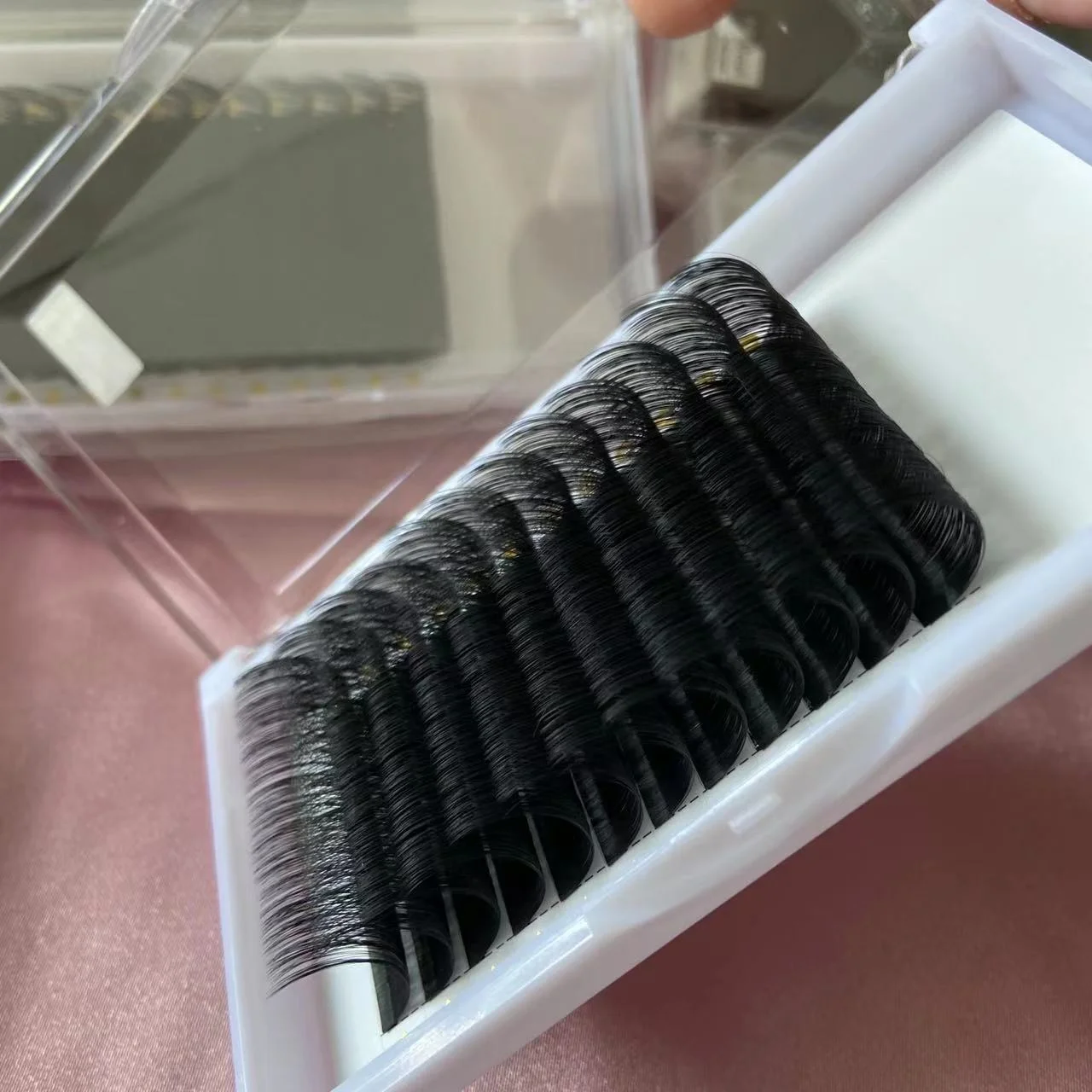 Free Sample wholesale 6-25mm 0.03 0.05 0.07 C CC D DD matte black eyelash extension custom logo cashmere volume   lash extension