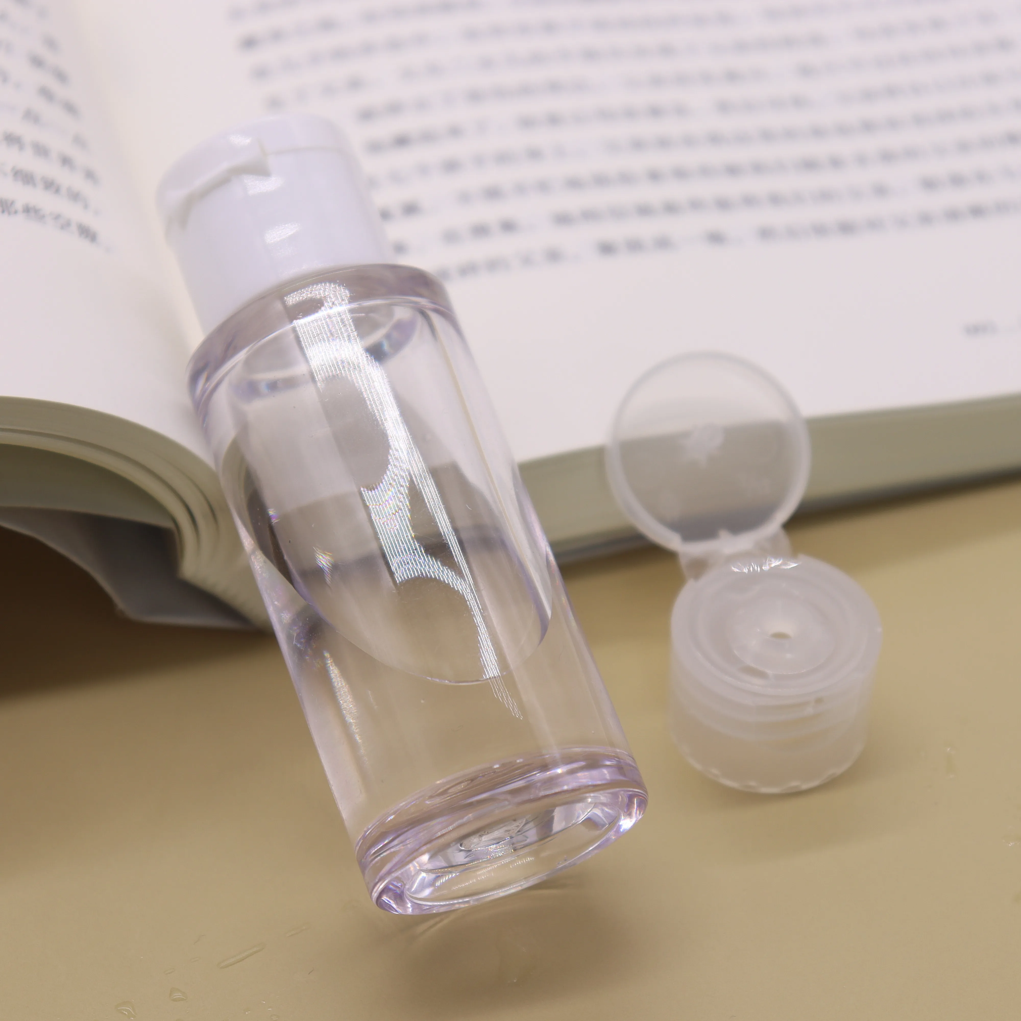 Chinese Factory Flip Top Cap 53 Mm For Sauce Ketchup , 24-410 Black Cap For Cosmetic Essential Oil Bottle