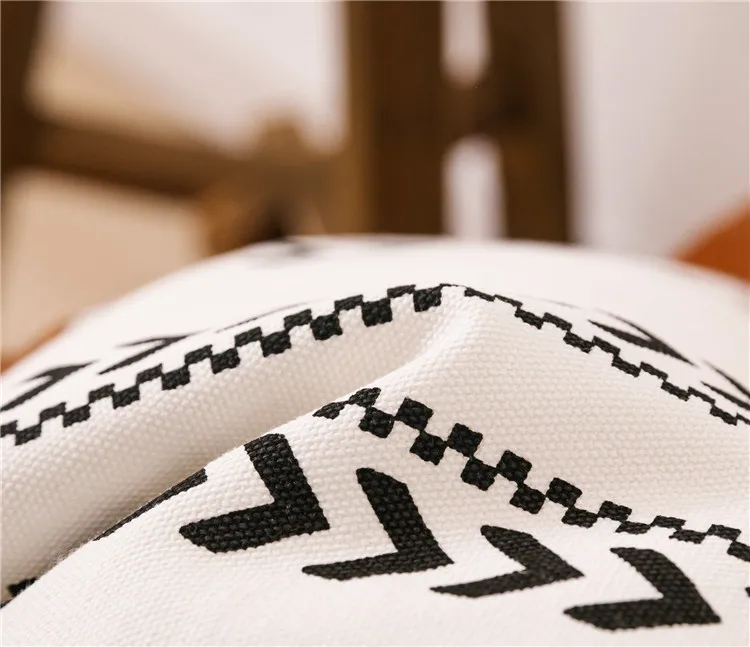 Moroccan White And Black Print 18 X 18 Cushion Cover Home Sofa Decorative Joint Faux Leather Throw Pillow Cushion Cover Set