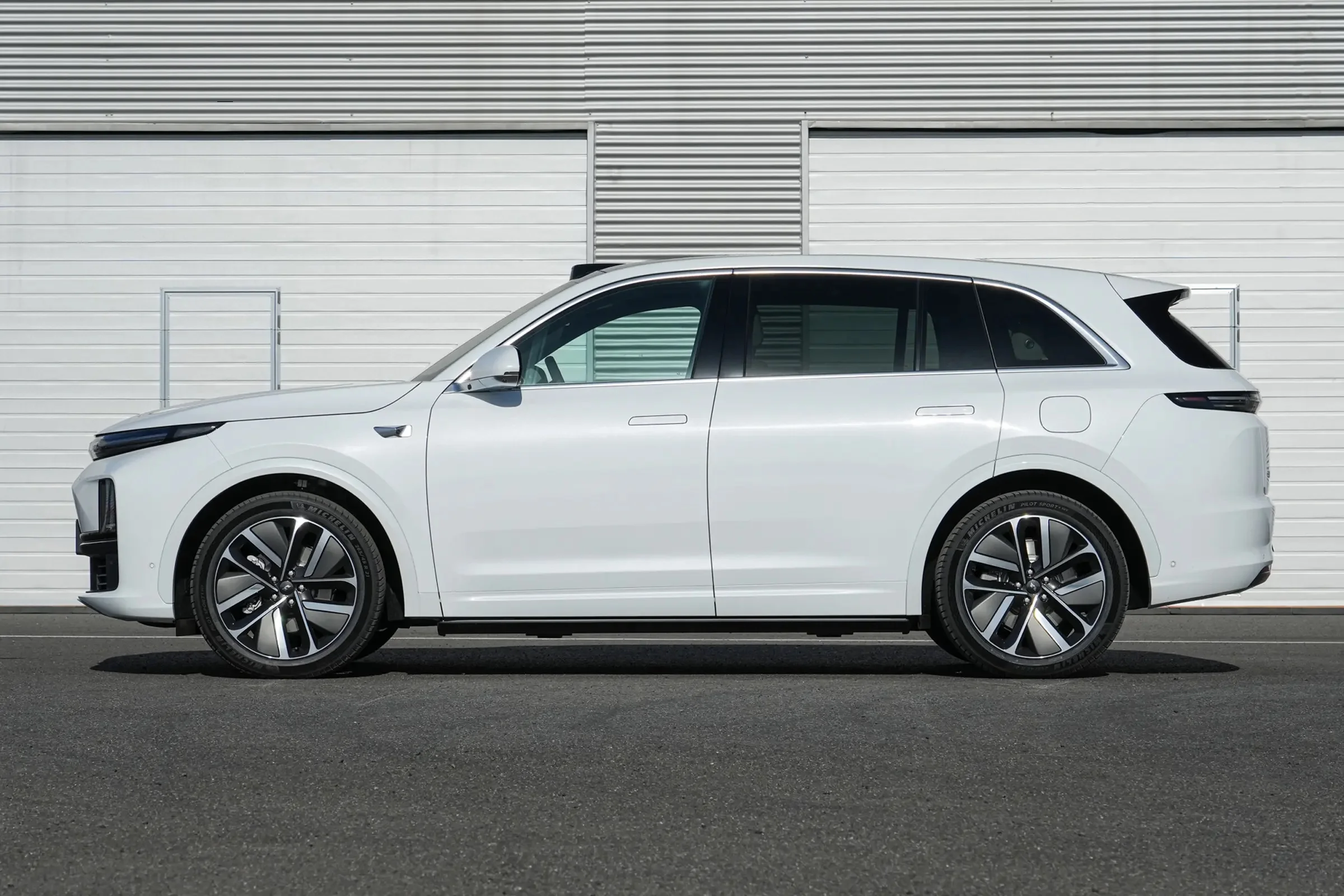 Электромобиль Li Xiang L7 Ultra Range-extended PHEV SUV Auto с современным дизайном снижает цену автоматического вождения