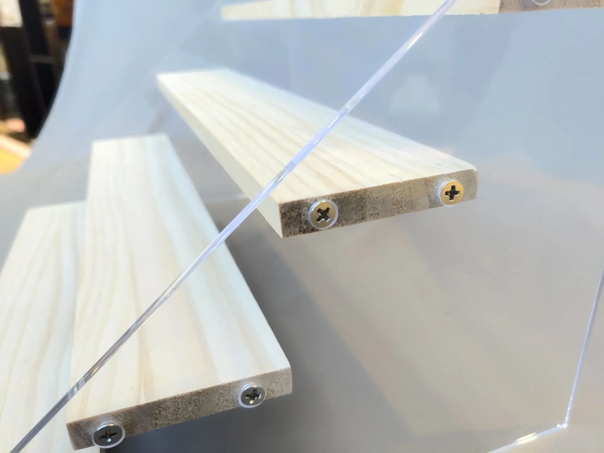 
Wholesale Custom 4-Step Clear Display Riser Wood Shelf for Displaying Pop Figures 