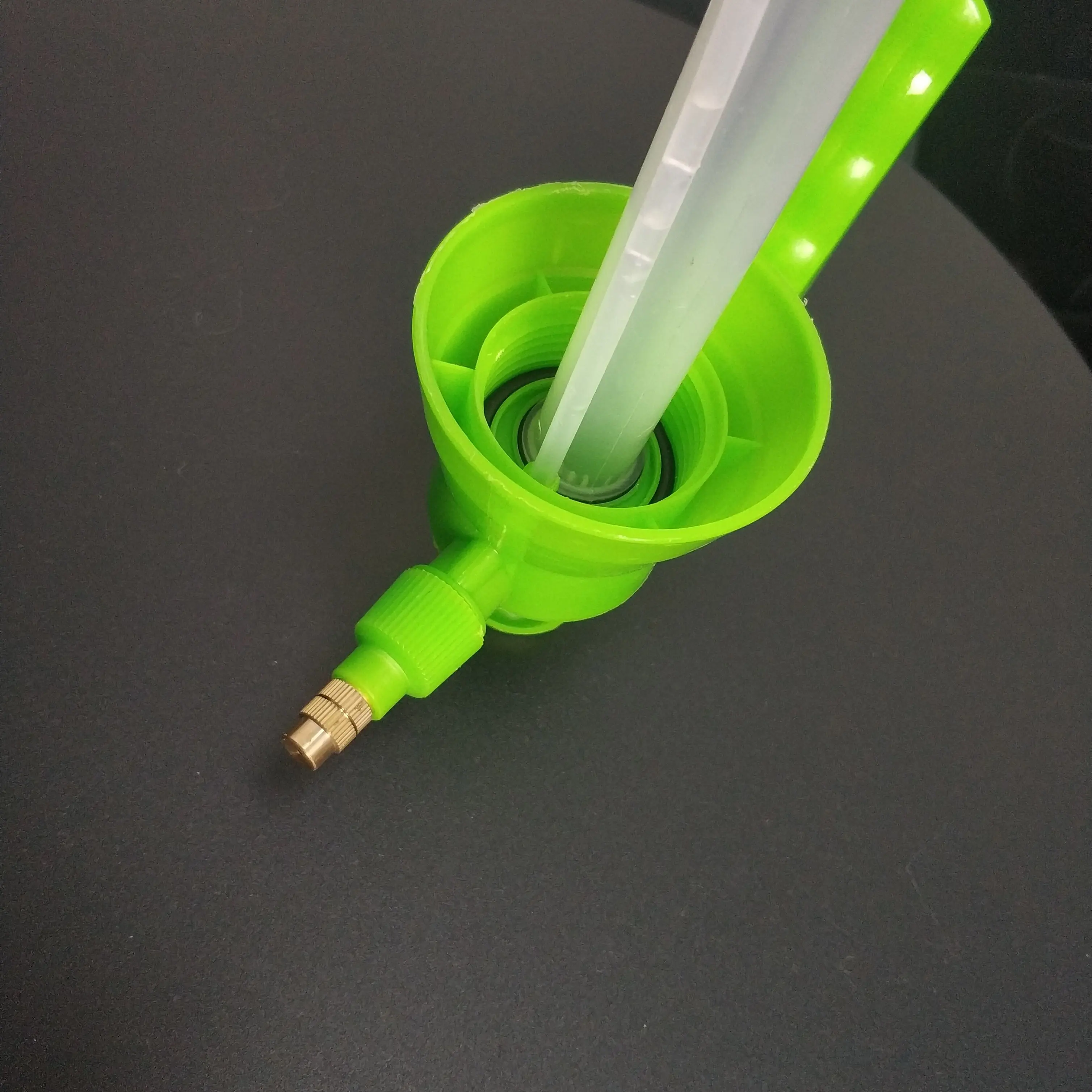 
1/2/3L Multi-purpose flower spray Hand Pressure manual garden pump sprayer bottle with adjustable nozzle 