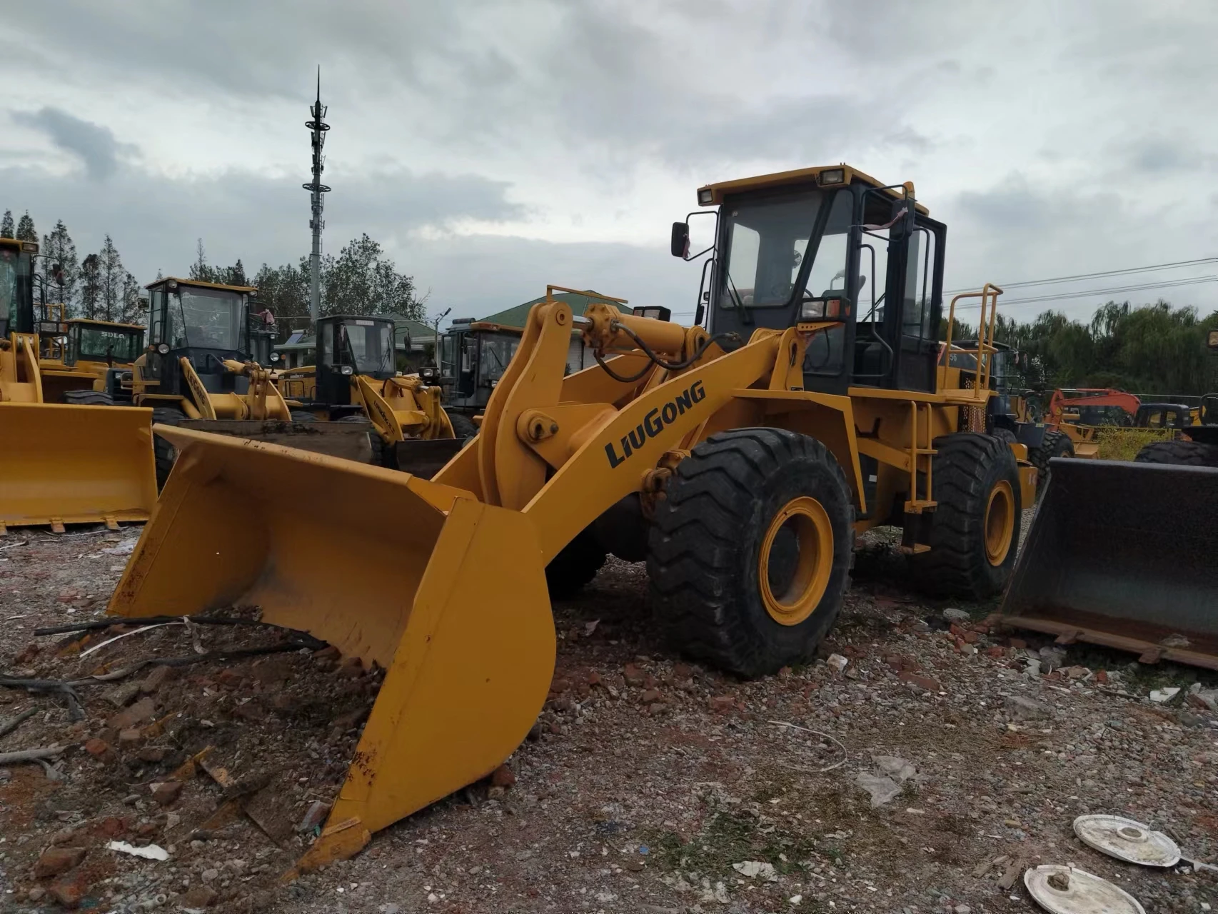 Оригинальная краска и состояние подержанного погрузчика LIUGONG CLG856 lg855n zl50 833b 836b lingon LG956L LG936L колесный погрузчик