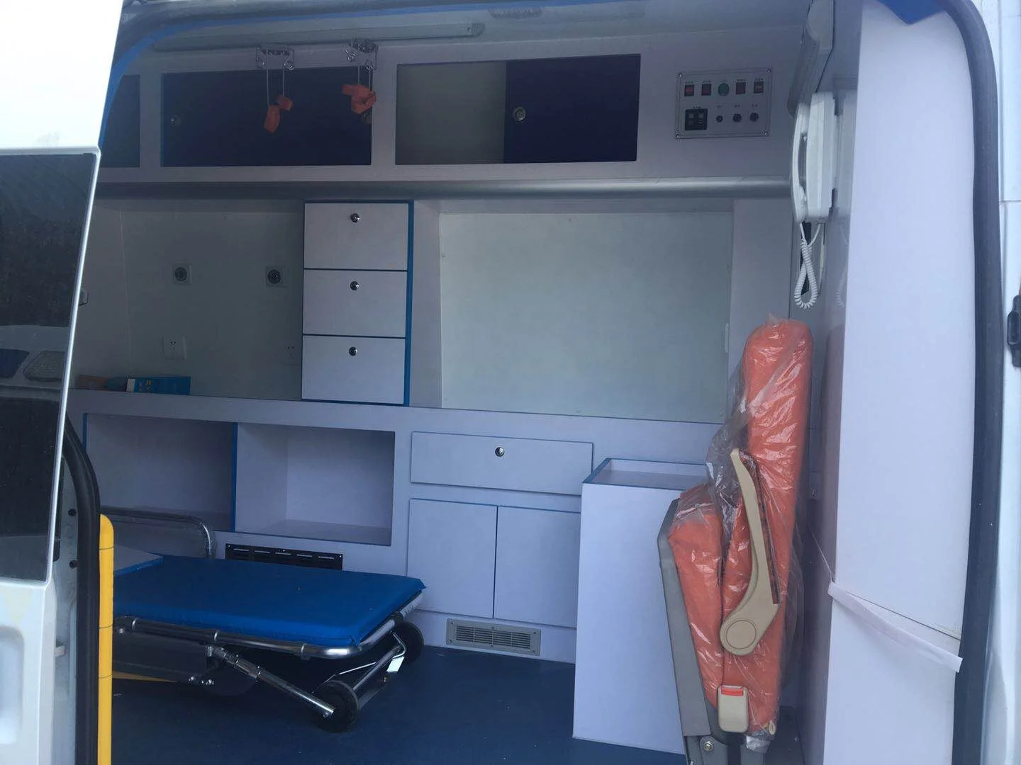 New JMC Ford Transit  Middle-roof Ward type Ambulance price