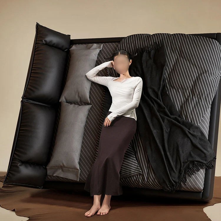 Modern simple imported cowhide high-end atmosphere 1.5 meters bed light luxury wedding bed Italian master bedroom soft bed