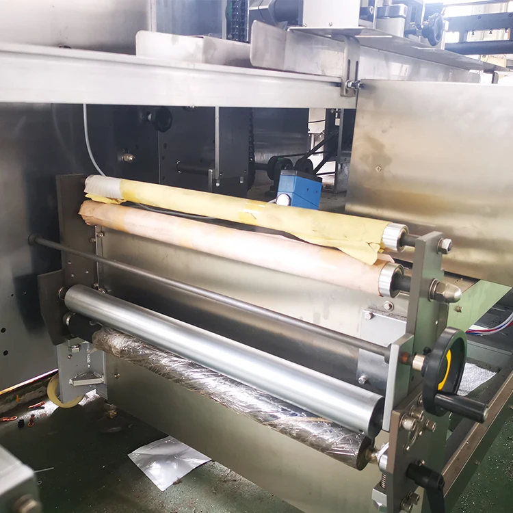 OEM New automatic pillow flow packing machine for Food and Daily necessities or Hardware package machine