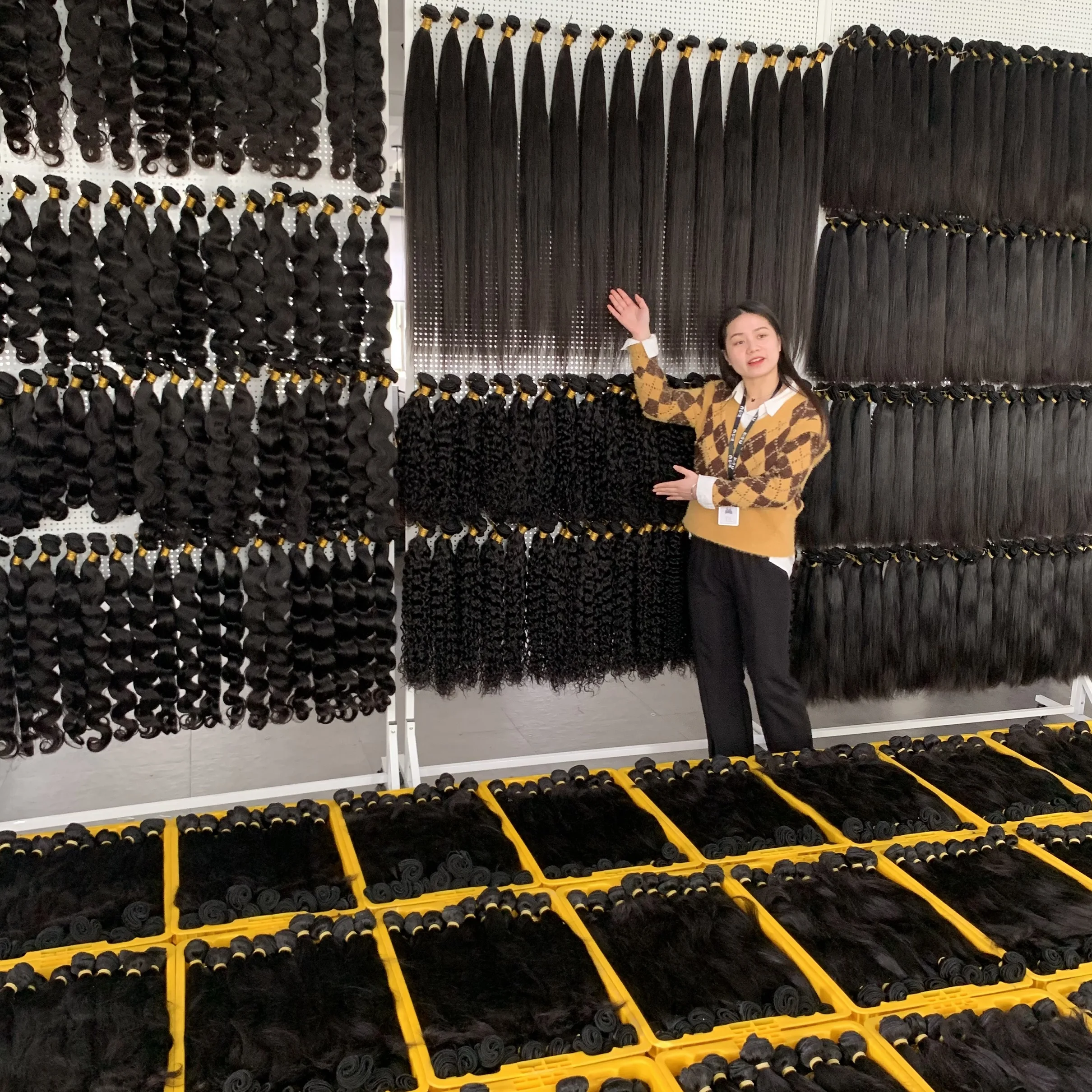 Оптовая продажа, необработанные натуральные волосы с выравненной кутикулой, пряди из норкового бразильского человеческого волоса, поставщики