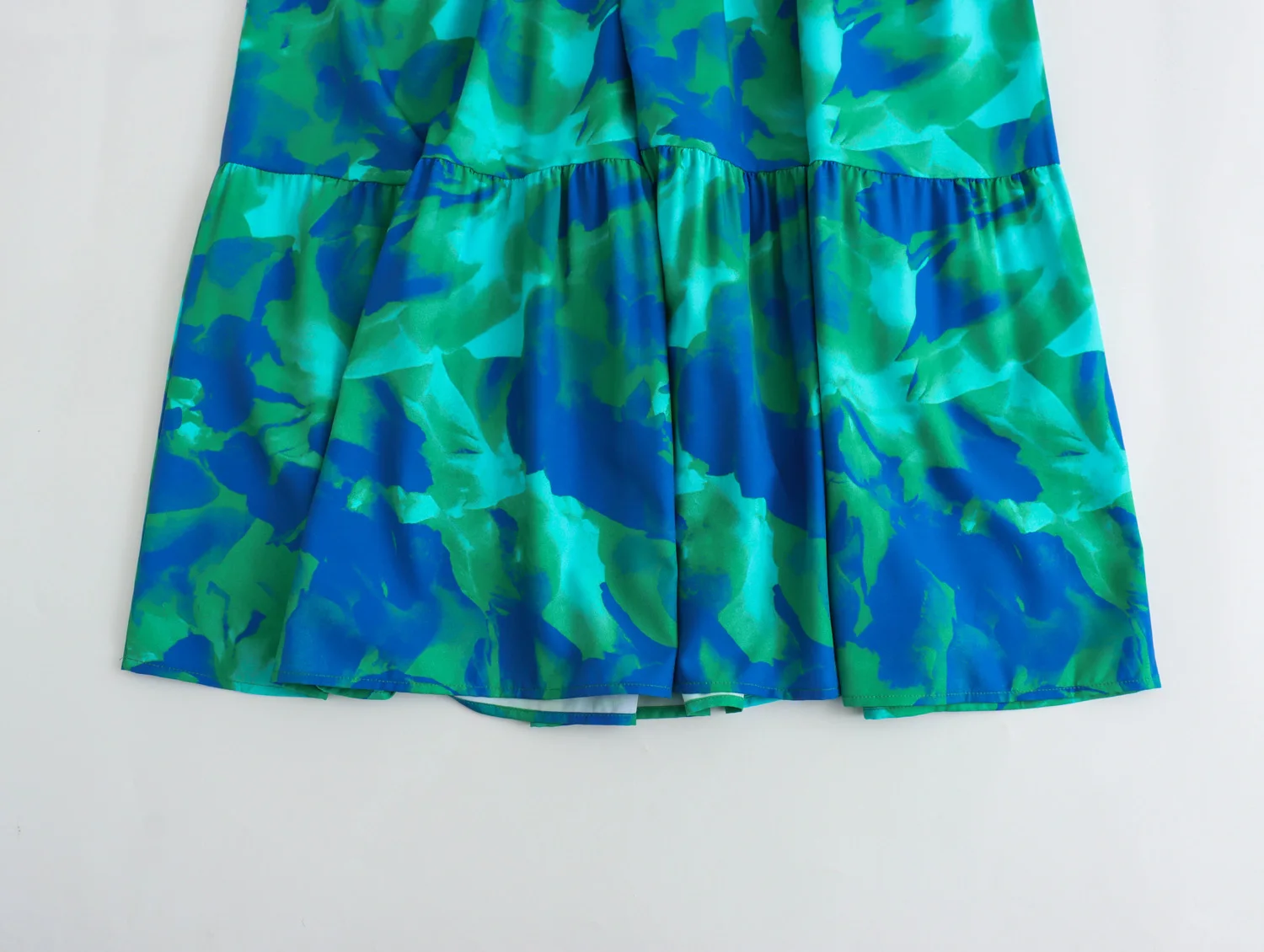 V neck short sleeve elastic waist blue green color print casual fashion ladies long dress