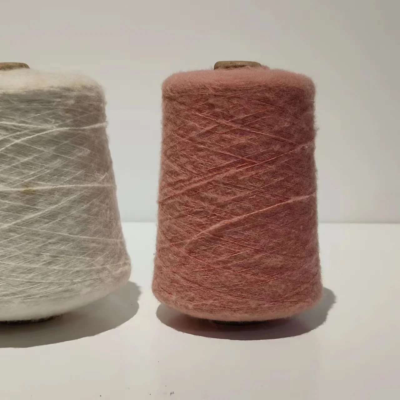 100% Cashmere 2/26nm Knitted Sweater Cashmere Coat Fabric Brushed Yarn Mongolian Cashmere Yarn