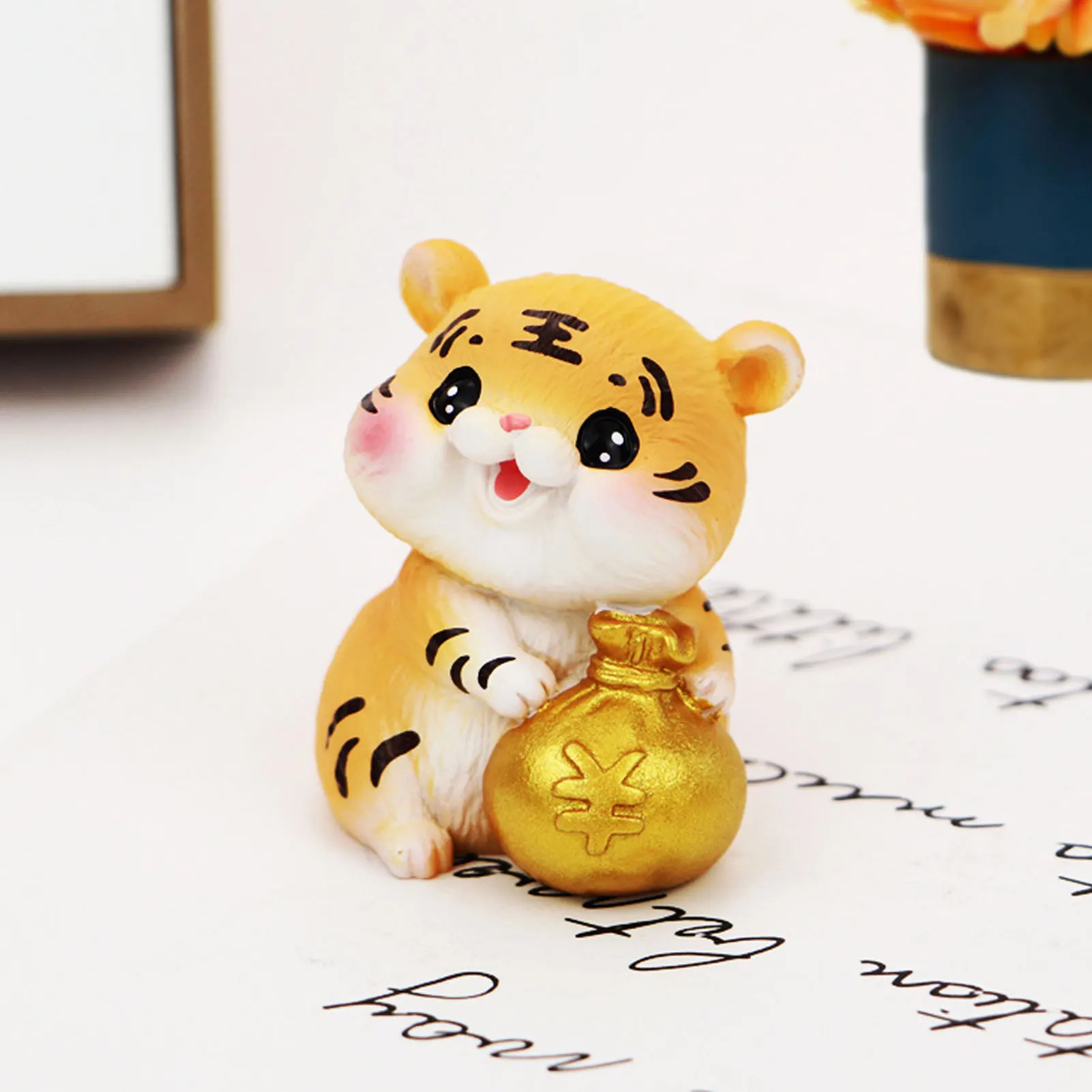 2022 Chinesr New Year Resin Tiger Mascot Happy New Year Mini Tiger Good Luck Ornament for Home Office Car Decoration