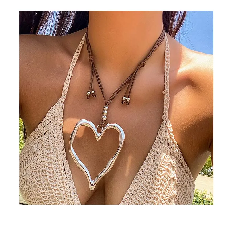 Bestone Hot-Selling Female Metal Choker Necklace with Velvet Collar Pendant Trendy Big Heart Design for Party Wedding or Gift